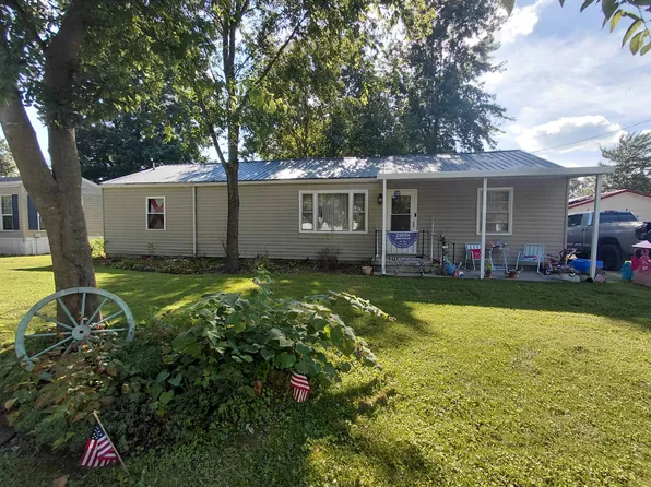107 S Watkins St, Cisne, IL 62823
