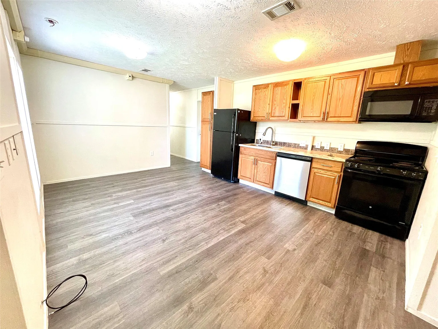 3 bed, 2.0 bath, $900 — Photo 4
