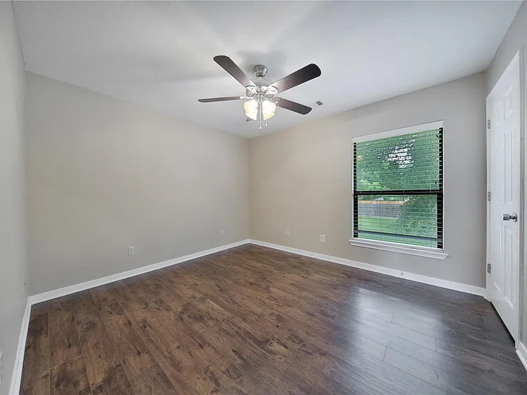710 W Rollingwood — Photo 13