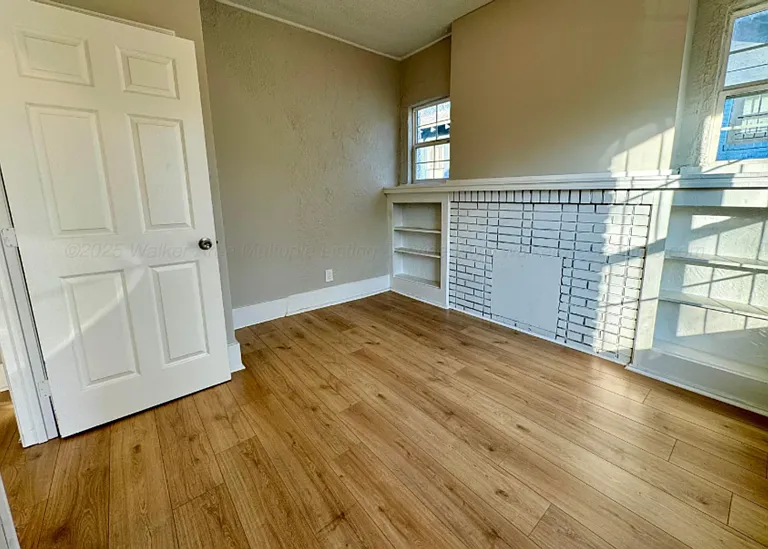 1532 Bay Ave SW — Photo 2