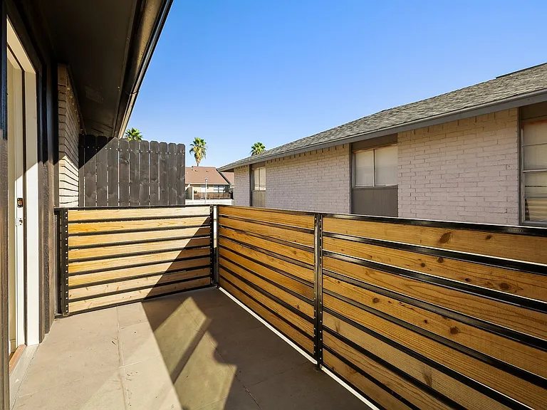 1120 Primrose Avenue — Photo 10