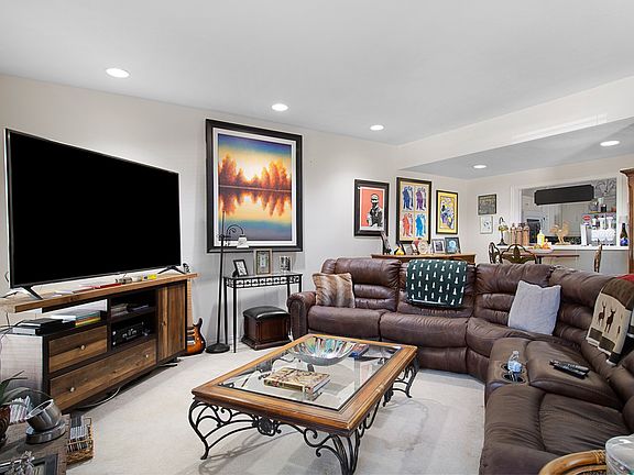 3rd image of 4988 Thunder Rd