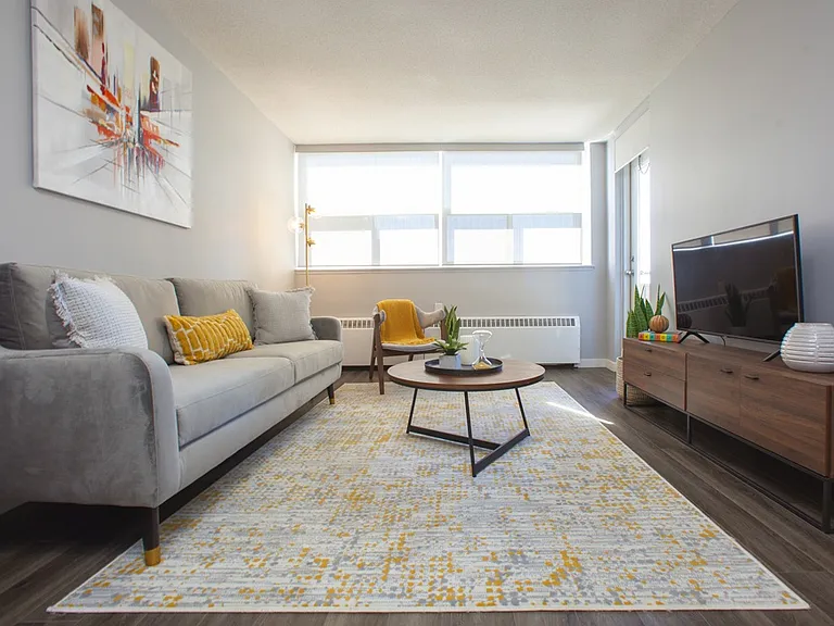 2575 Danforth Ave — Photo 36