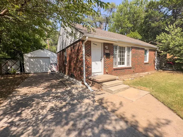 2302 E Shadybrook Ln, Wichita, KS 67214