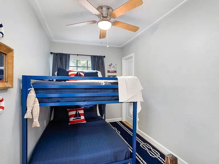 4705 Hollingsworth Ave — Photo 67