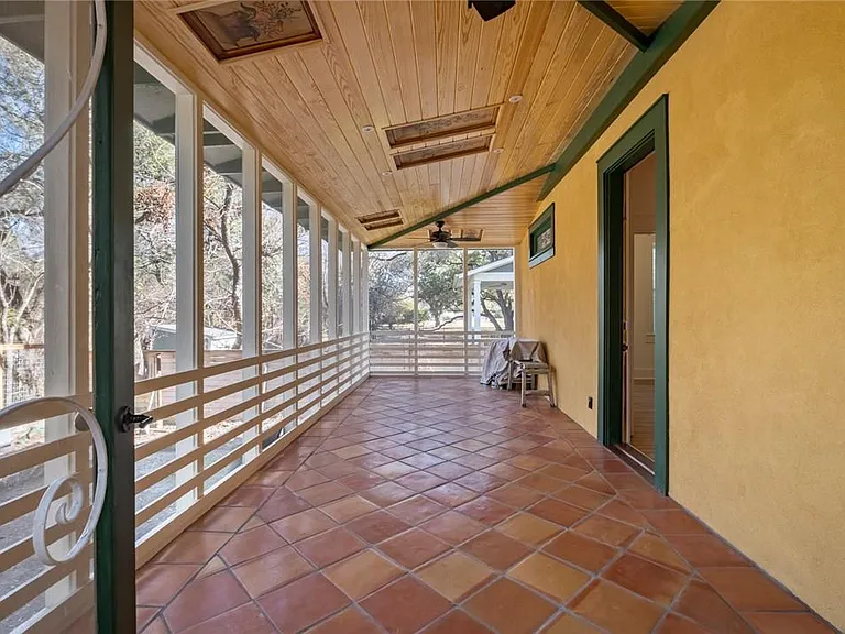 702 W Gibson St — Photo 36