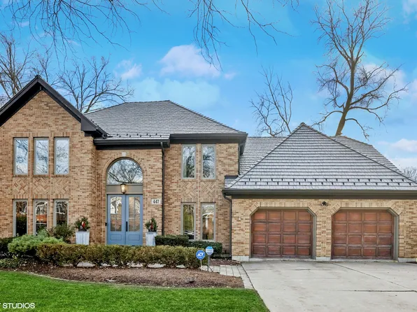 447 Stagecoach Ct, Glen Ellyn, IL 60137