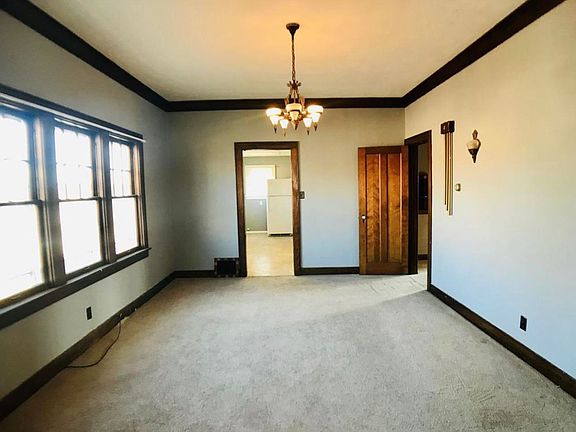 2nd image of 910 6th Ave