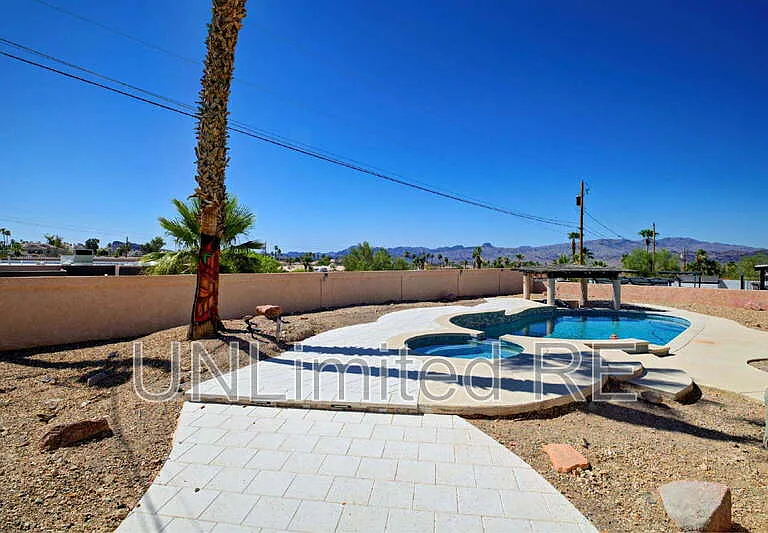 304 Acoma Blvd S — Photo 56