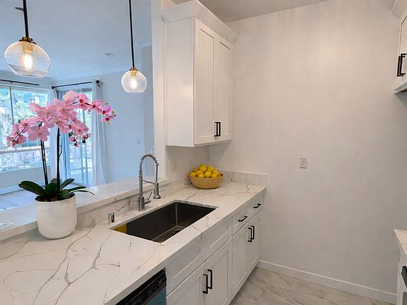 4th image of 1342 N Detroit St #330e45ae2