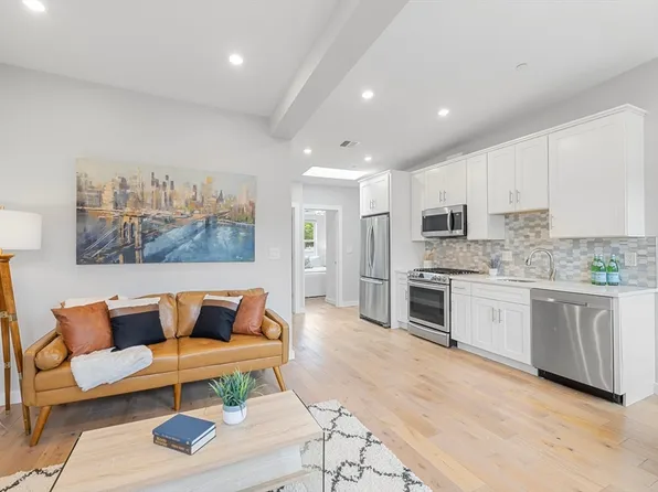 338 Hurley St APT 3, Cambridge, MA 02141