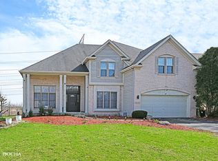 3833 Gladstone Dr, Naperville, IL 60565