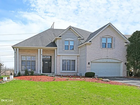 3833 Gladstone Dr, Naperville, IL 60565