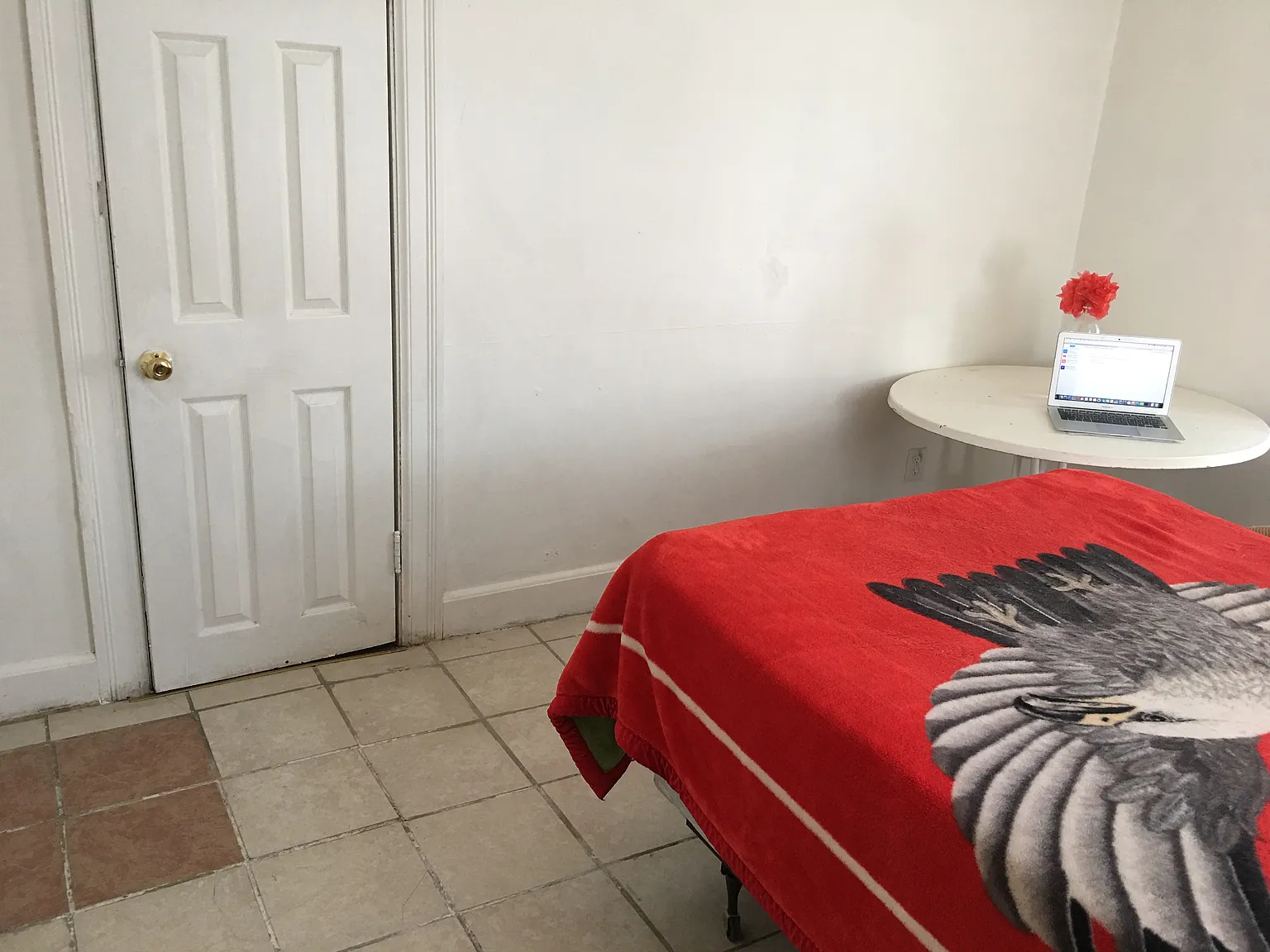 1 bed, 300 sqft, $750 — Photo 2