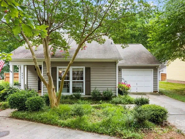 804 Bradford Woods Dr, Charlotte, NC 28209