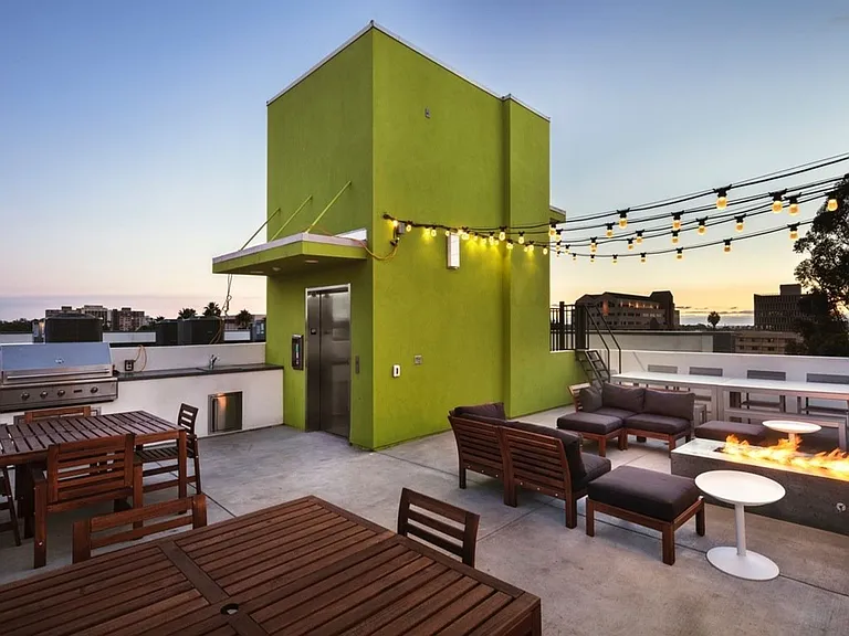 Crest-Urban Apartments — Photo 11