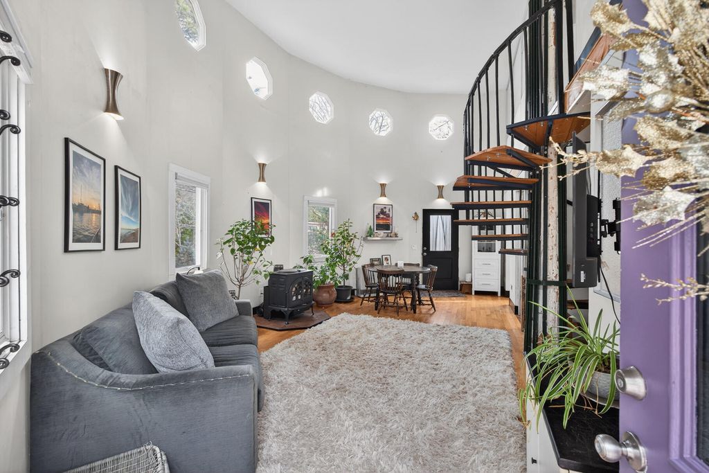 Apartment in Truro - View 2