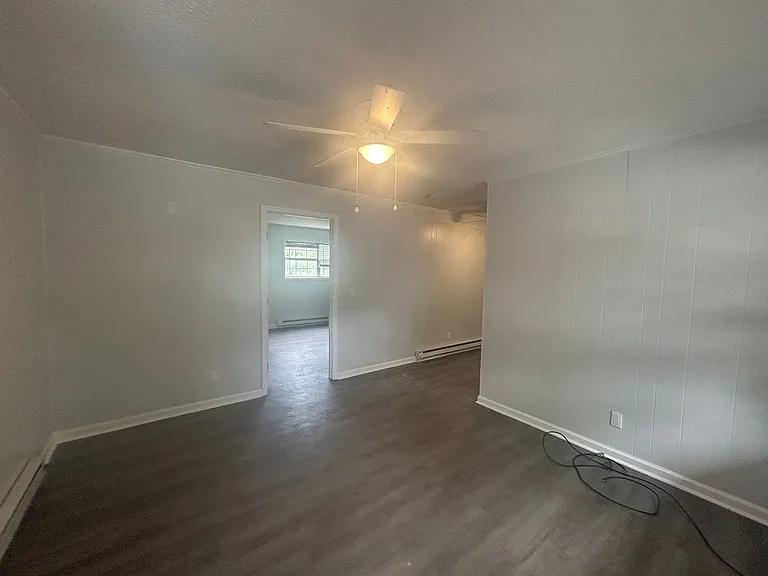 1106 Fremont Dr — Photo 2