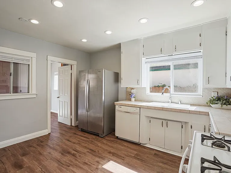 2251 Felspar St — Photo 9