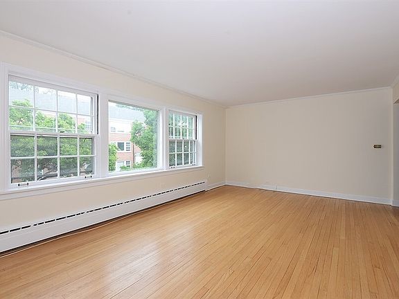 2nd image of 1402 Hinman Ave APT 2E