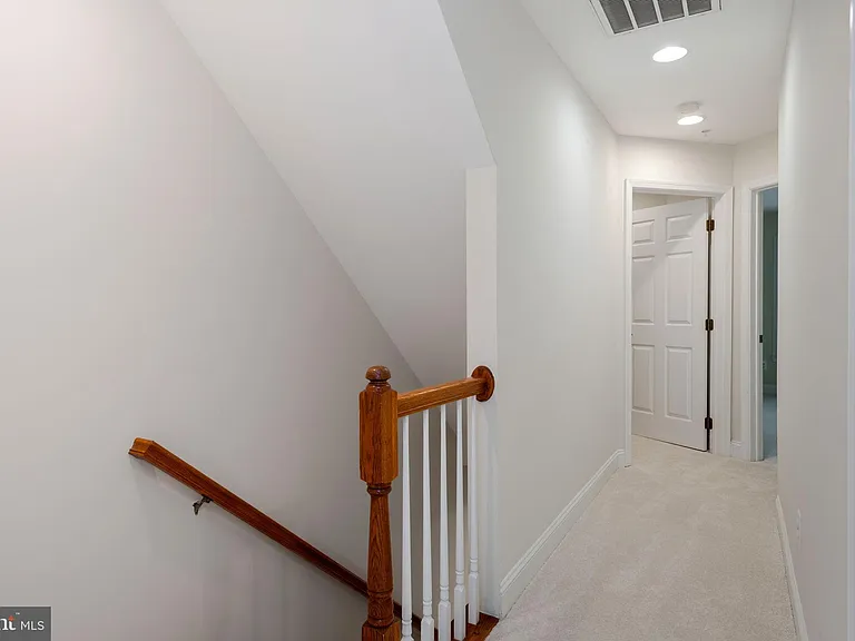 9 Franklin St — Photo 17