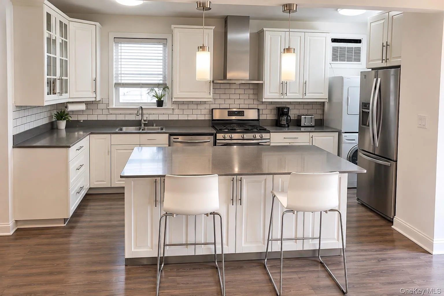 2 bed, 1.0 bath, 834 sqft, $3,015 — Photo 3