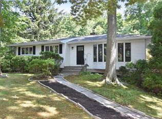 9 Meadowbrook Rd, Pleasantville, NY 10570