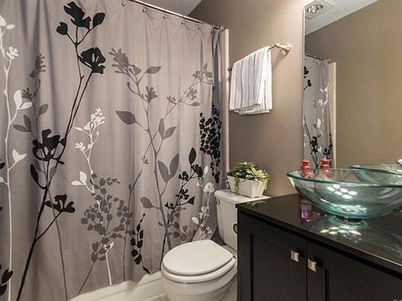 updated hallway bath