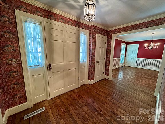 3rd image of 500 Woodend Dr SE