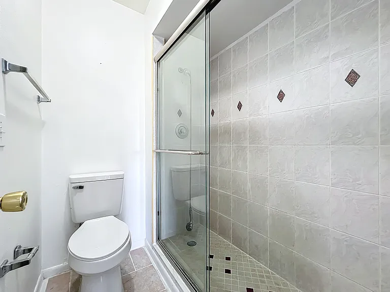 5381 Vineland Rd — Photo 11