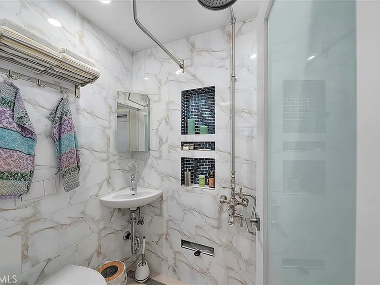 760 Manhattan Beach Blvd #B — Photo 20