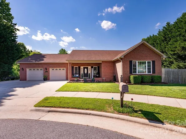 406 Elias Ct NE, Lenoir, NC 28645