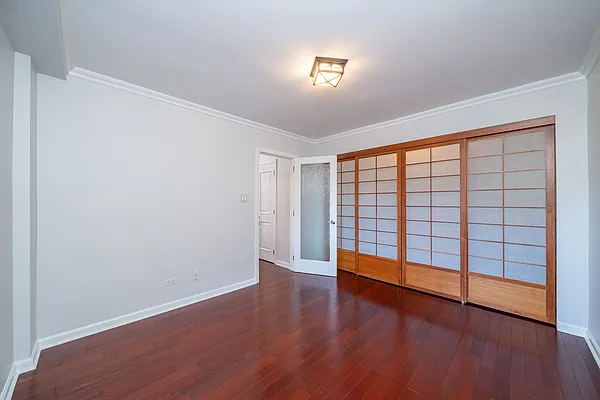 Sold by Bizzarro Agency | media 9