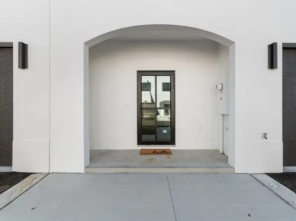 4346 Cambio Gardens Ct, Tampa, FL 33610