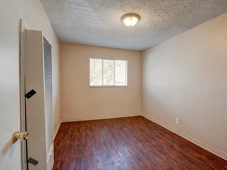 1382-1391 Boston St. — Photo 2