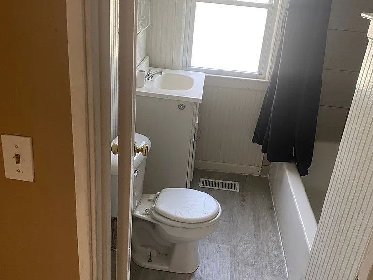 1729 Model Rd — Photo 3