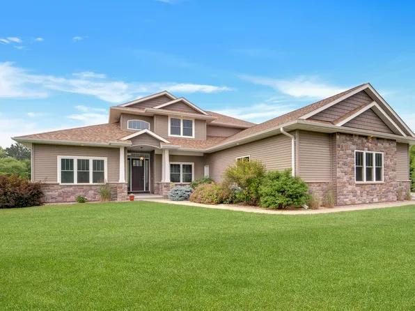 142 Crystal Springs Dr, Hortonville, WI 54944