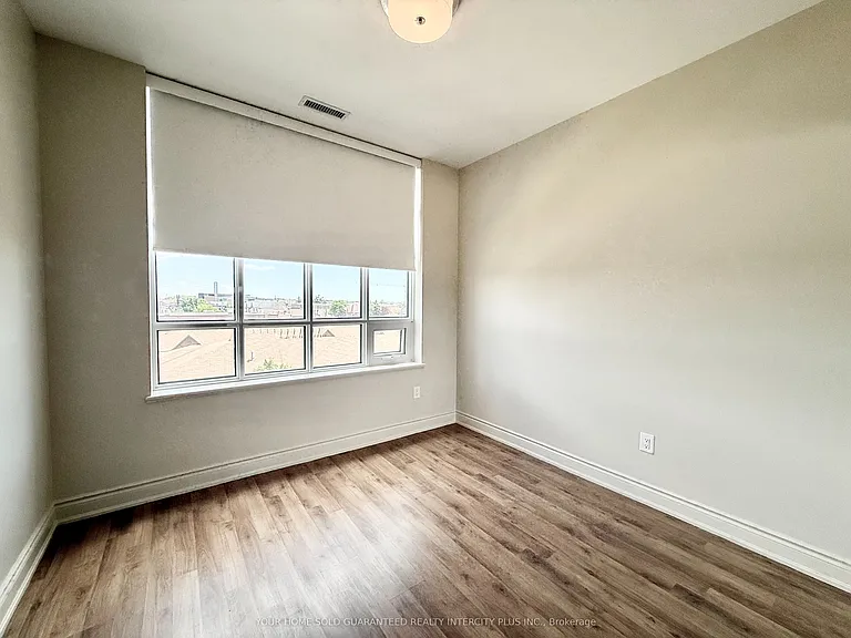 2396 Major Mackenzie Dr #418 — Photo 22