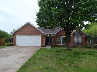 115 S Blue Bonnet Cir, Justin, TX 76247