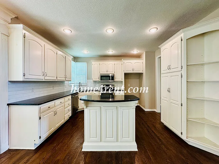 8511 W 128th St — Photo 15