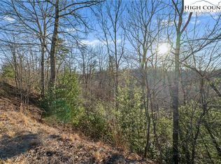 530 Roca Vista Dr, Lenoir, NC 28645
