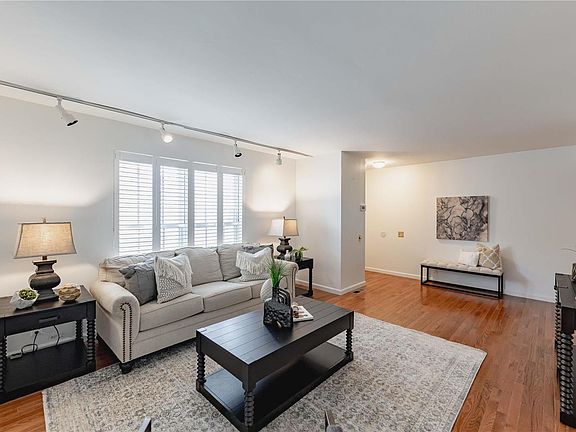 4th image of 10447 Willowdale Dr