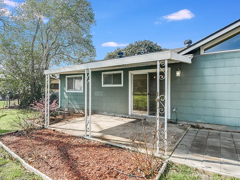 227 Shin Oak Dr — Photo 23