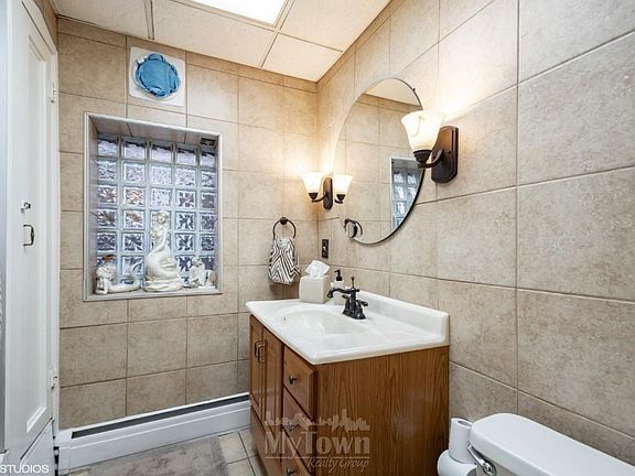 3rd image of 2443 W Eastwood Ave #1