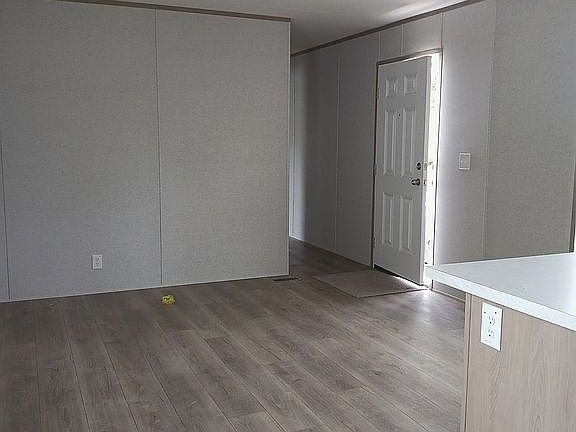 4th image of 2614 Tiffin Ave #42