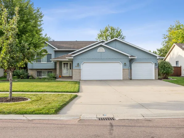 3018 36th Ave S, Fargo, ND 58104