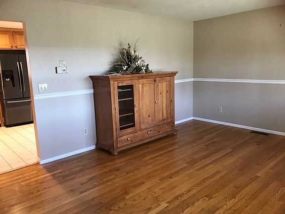 3rd image of 3338 Brady Ln