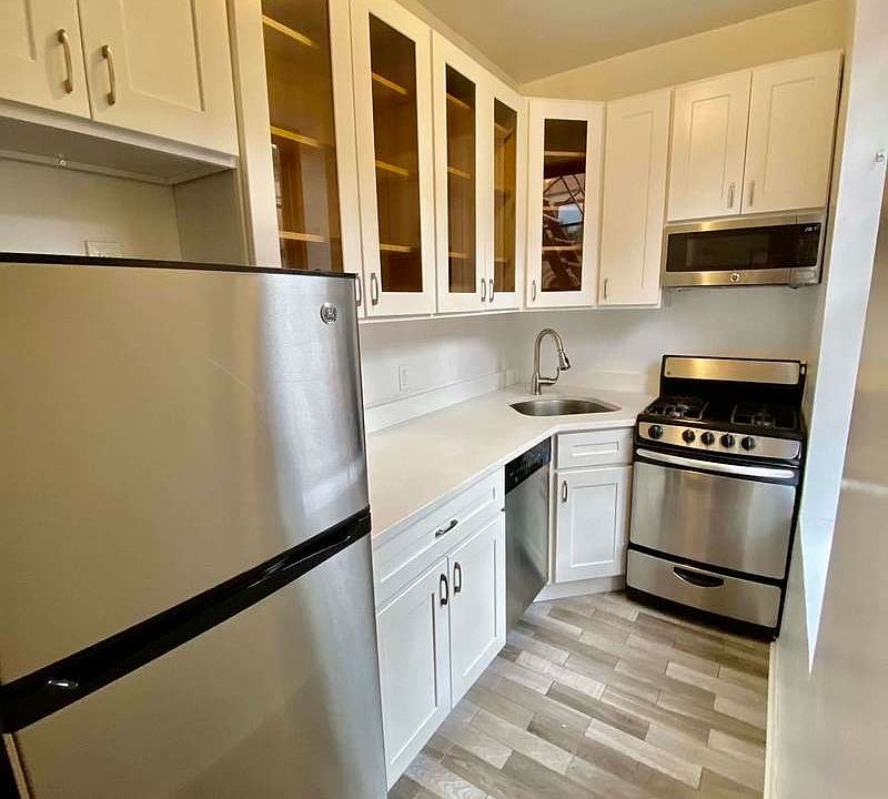 1st image of 67 W 69th St APT 3B