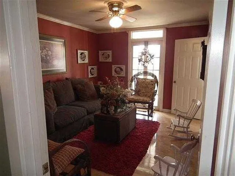 2508 Cottonwood St — Photo 4