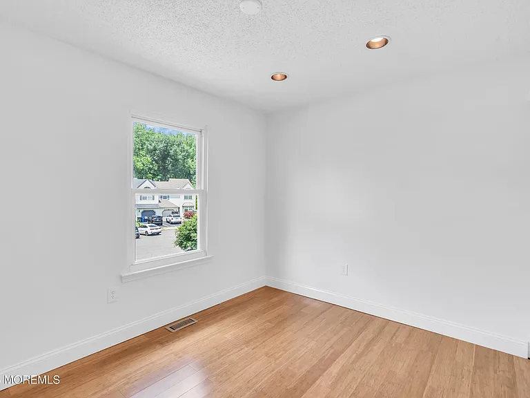 19 Longbrook Ln — Photo 35